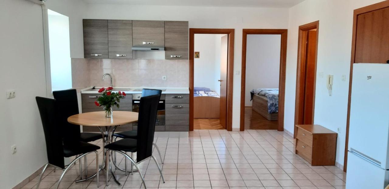 Apartments Bellus Mare 木洛希尼 外观 照片