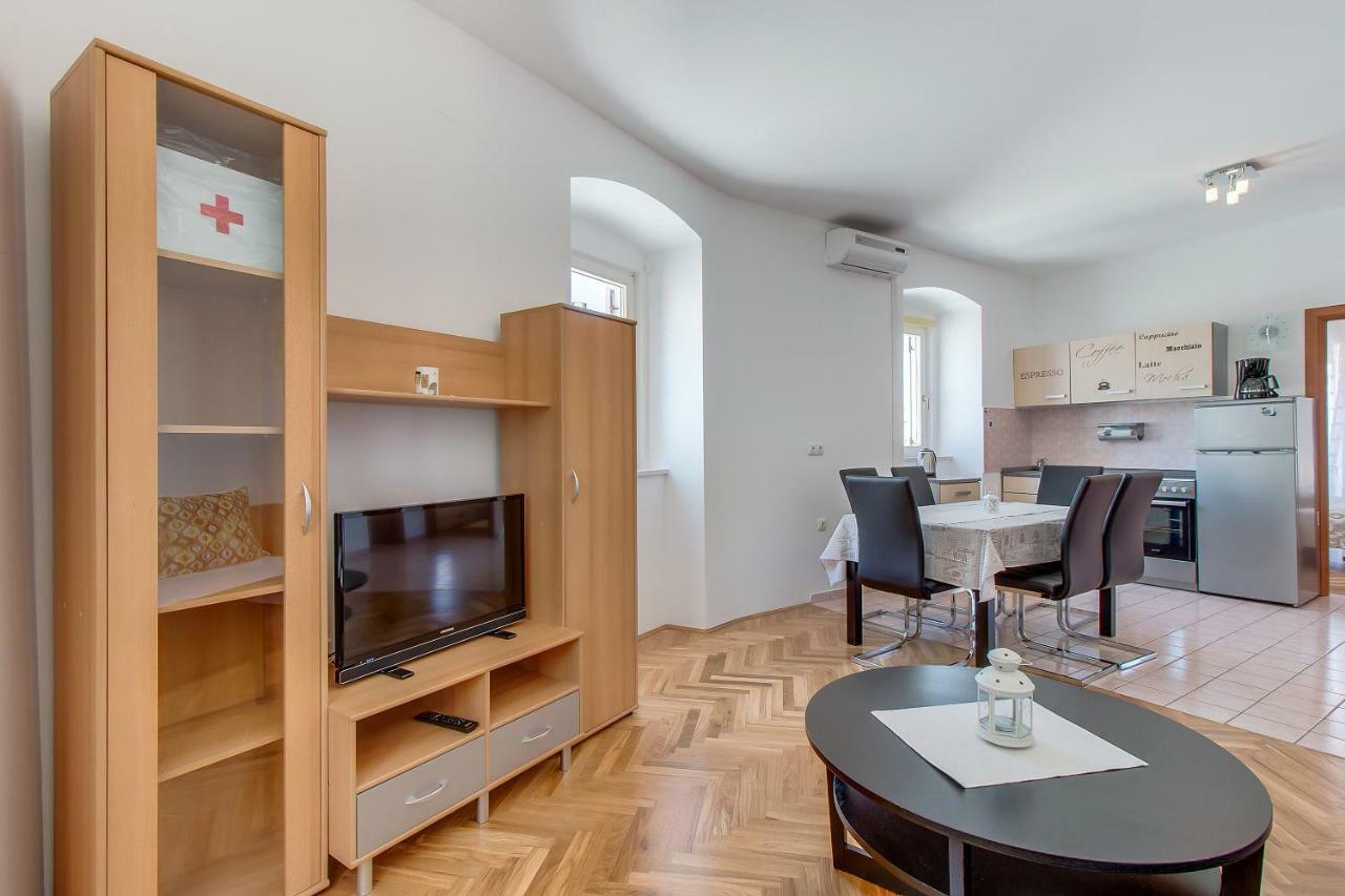 Apartments Bellus Mare 木洛希尼 外观 照片