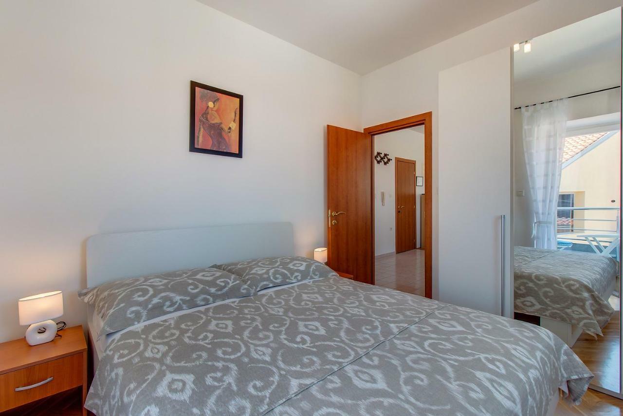 Apartments Bellus Mare 木洛希尼 外观 照片